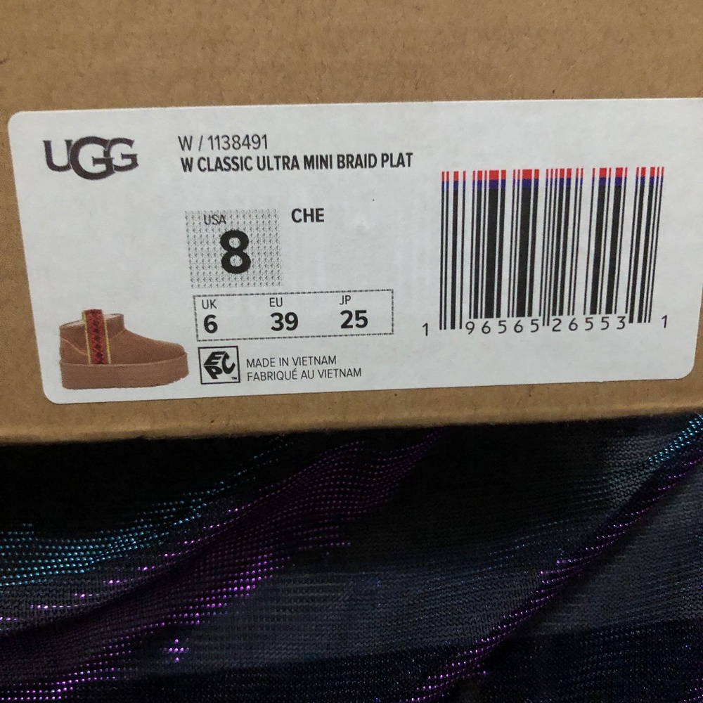 UGG CLASSIC MINI PLATFORM BRAID Size 8  NEW/ w Box